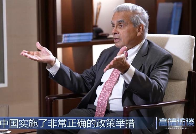 新加坡印度裔学者马凯硕的这段发言，最近在全网炸了。他说，亚洲国家在西方围堵中国时