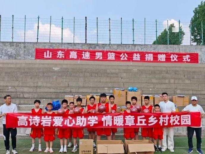 CBA最新消息：据山东广播电视台体育频道体育新闻主编夏晓司报道，山东男篮与球队队