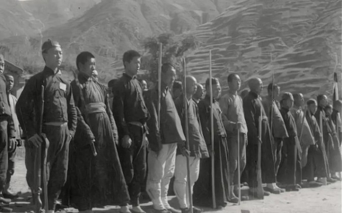 1944年，浙江土匪头目王鼎山，派出2名女土匪来到浙东抗日根据地，竟然希望新四军