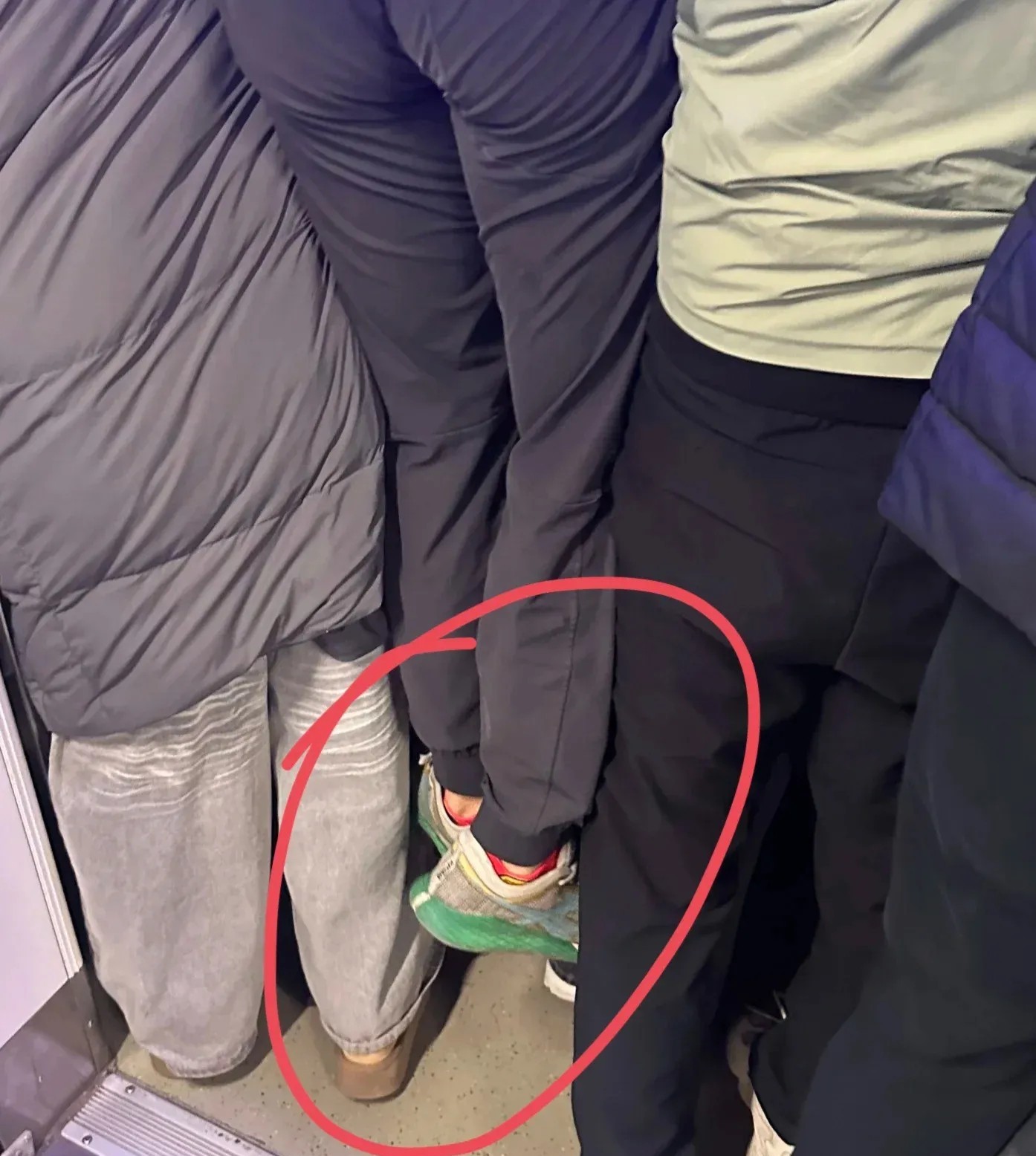 地铁有这么挤吗