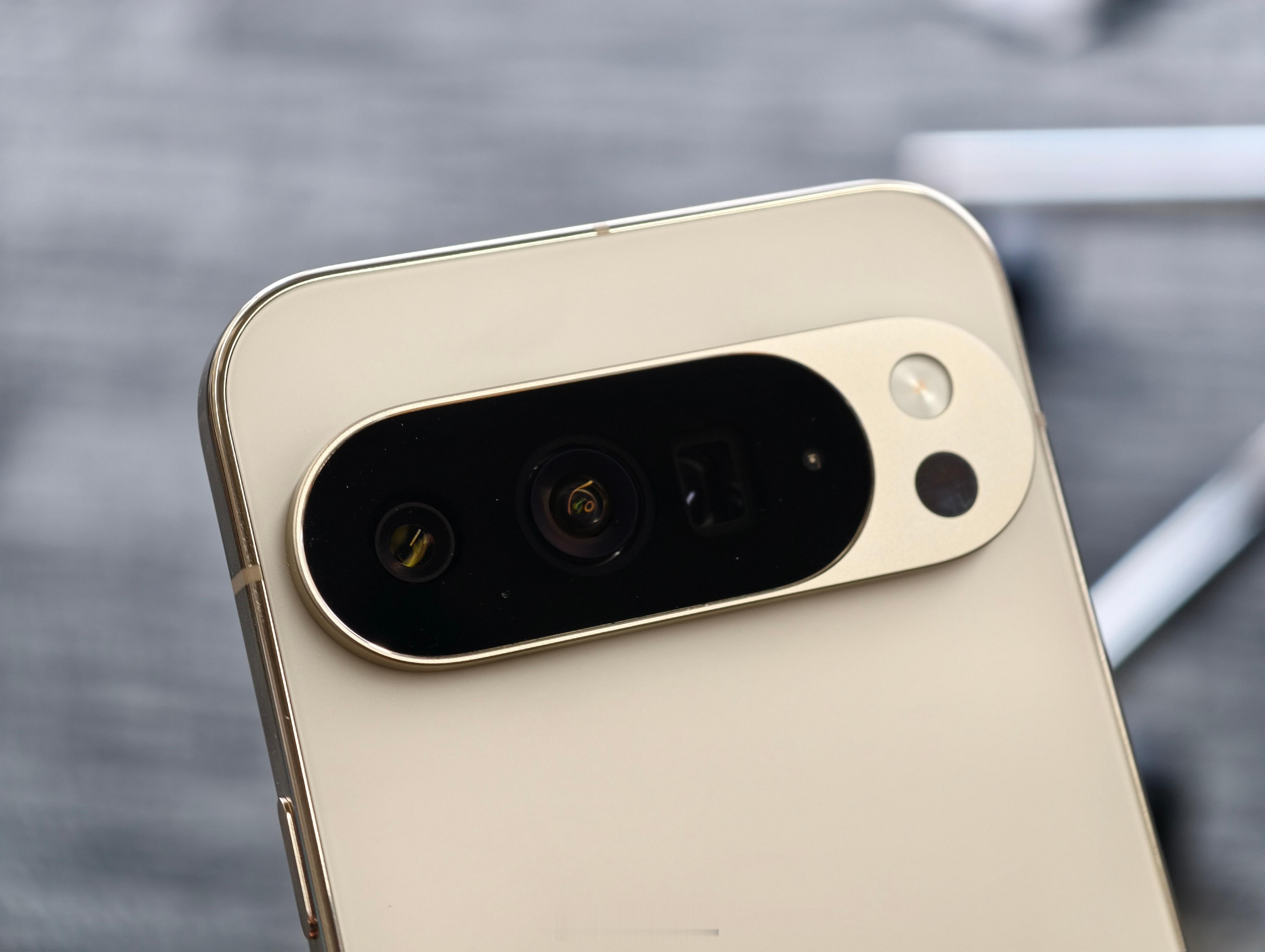 Pixel10Pro终于支持100倍的变焦了，本质上也是靠AI算的，这效果我