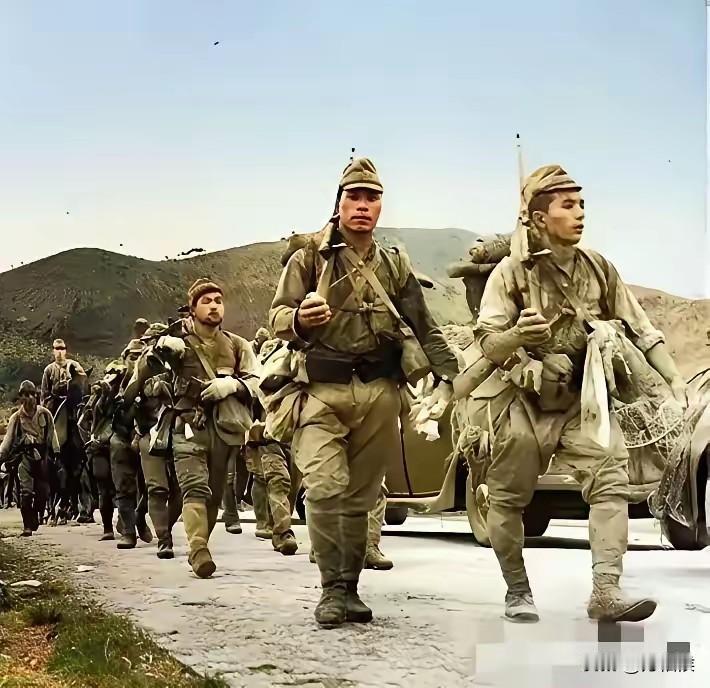 我怀疑我们很多人故意让日本人短小矮大紧在萎缩，在日本摄影师的眼里，他们的形象虽然