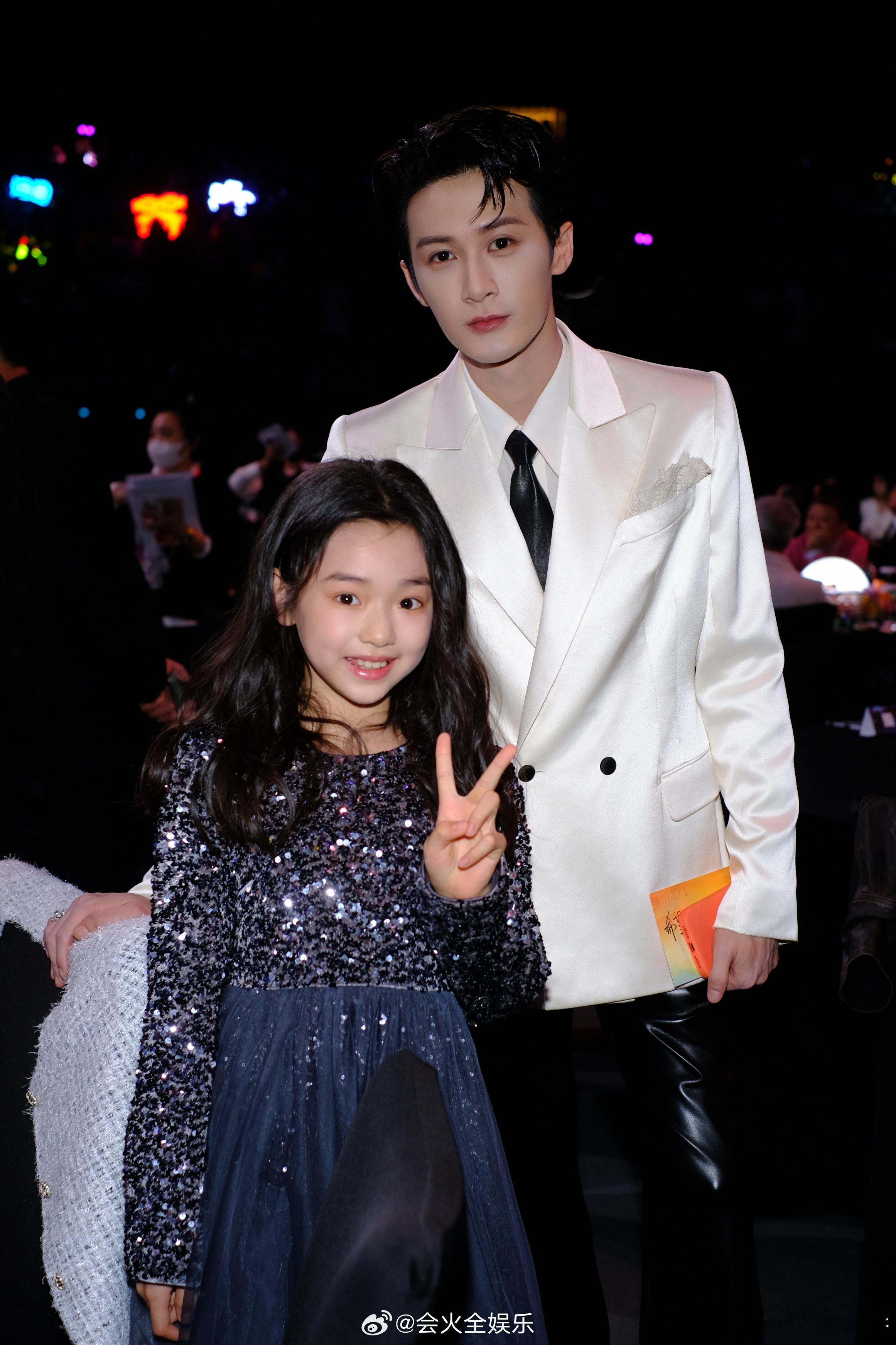 特别羡慕这个小酒窝🥹小酒窝合完你的合你的小酒窝把和白鹿合照放c位