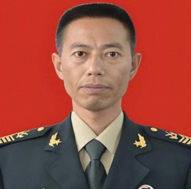 导弹兵王王忠心，两次退伍都被部队紧急召回，将军见了他也要敬礼！王忠心出生于1