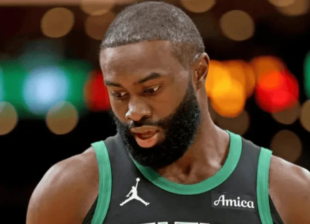 NBA杯小组赛：凯尔特人客场对阵魔术的比赛已经结束。全场战罢，凯尔特人以110-