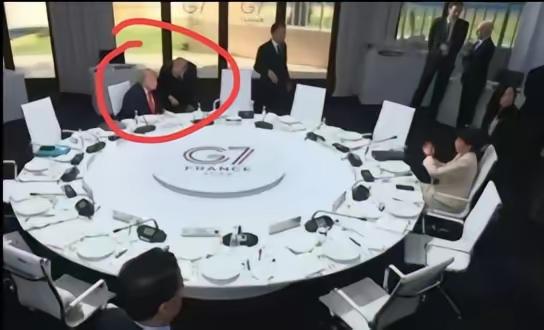 又是忘记关麦了，加拿大总理在g7会议跟特朗普汇报，对中国的围堵你还满意吧！录音被