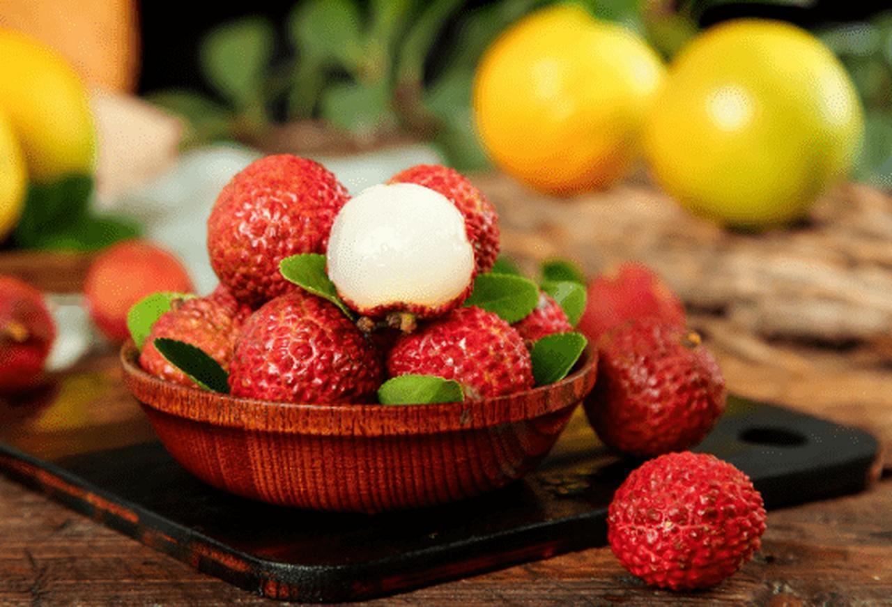 医生提醒老年人：这3种水果尽量不要买，家里有也要少吃随着年纪增长，肾功能、消