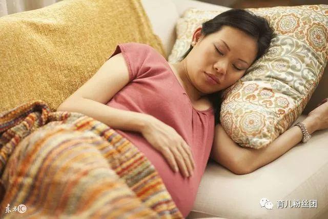 宝妈发现2月大男宝散发恶臭味, 仔细检查是没洗干净!