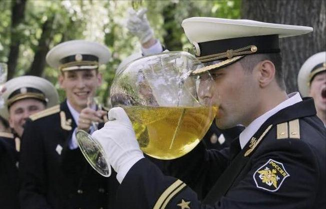 俄罗斯人很困惑，这么贵的东西，为何中国家家有，还把它当水喝？对俄罗斯人来说，