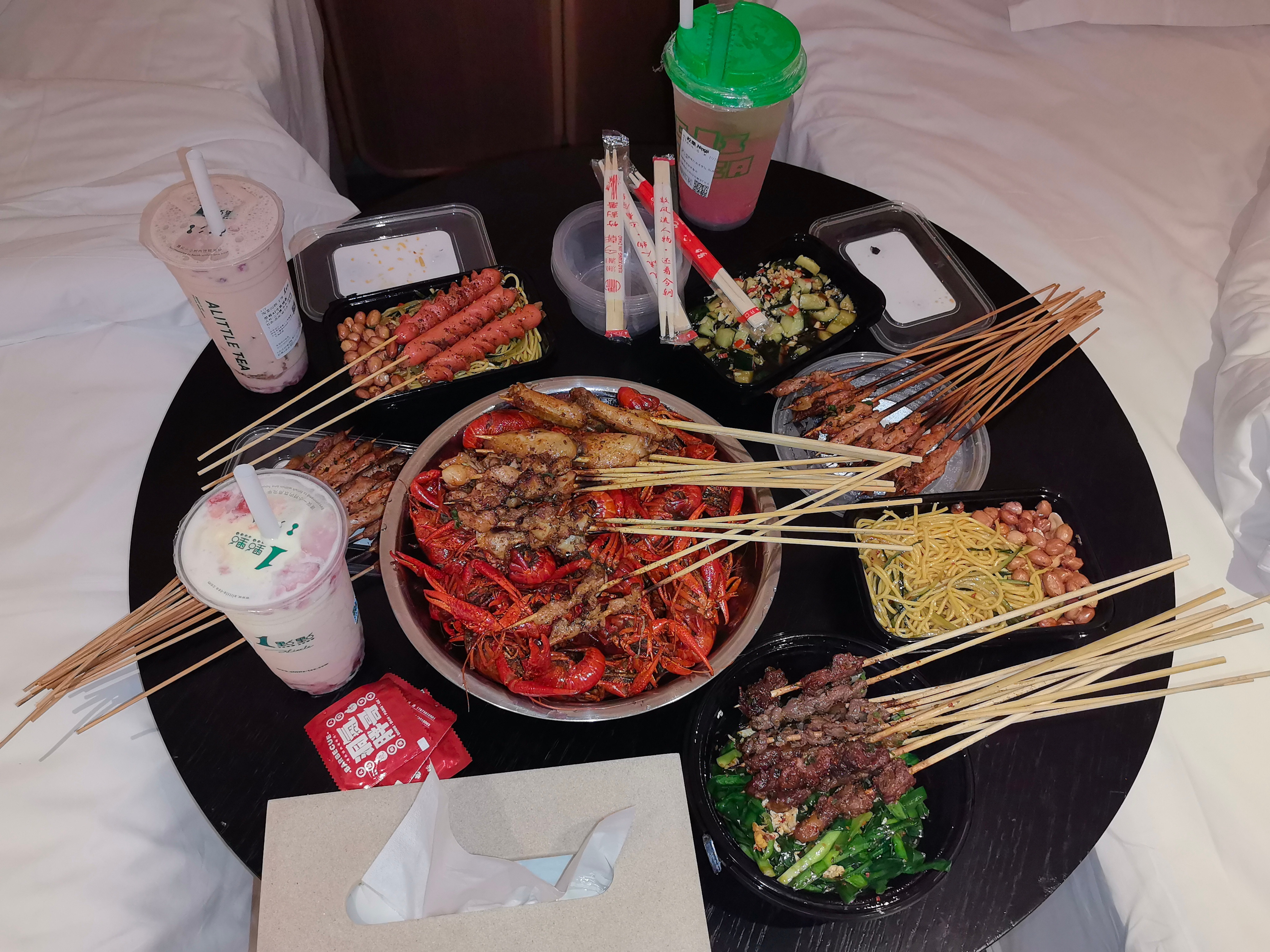 昨晚过于丰盛的晚餐和今早略显清淡的早餐