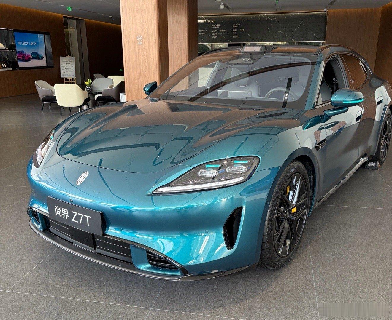 这是吃饱了没事儿做了么昨天也去店里看车了，前后备箱、内饰包括座椅、门板，肉眼可见