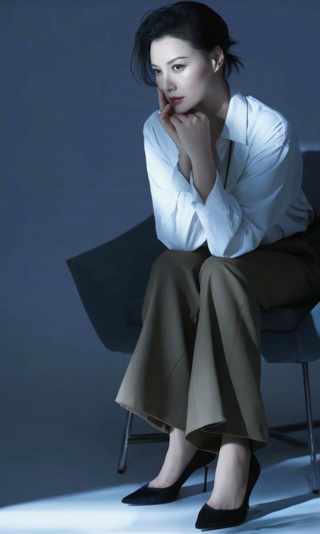 为什么成熟的女人越来越受欢迎因为她们褪去了青涩的慌张，多了岁月沉淀的从容。旗袍裹