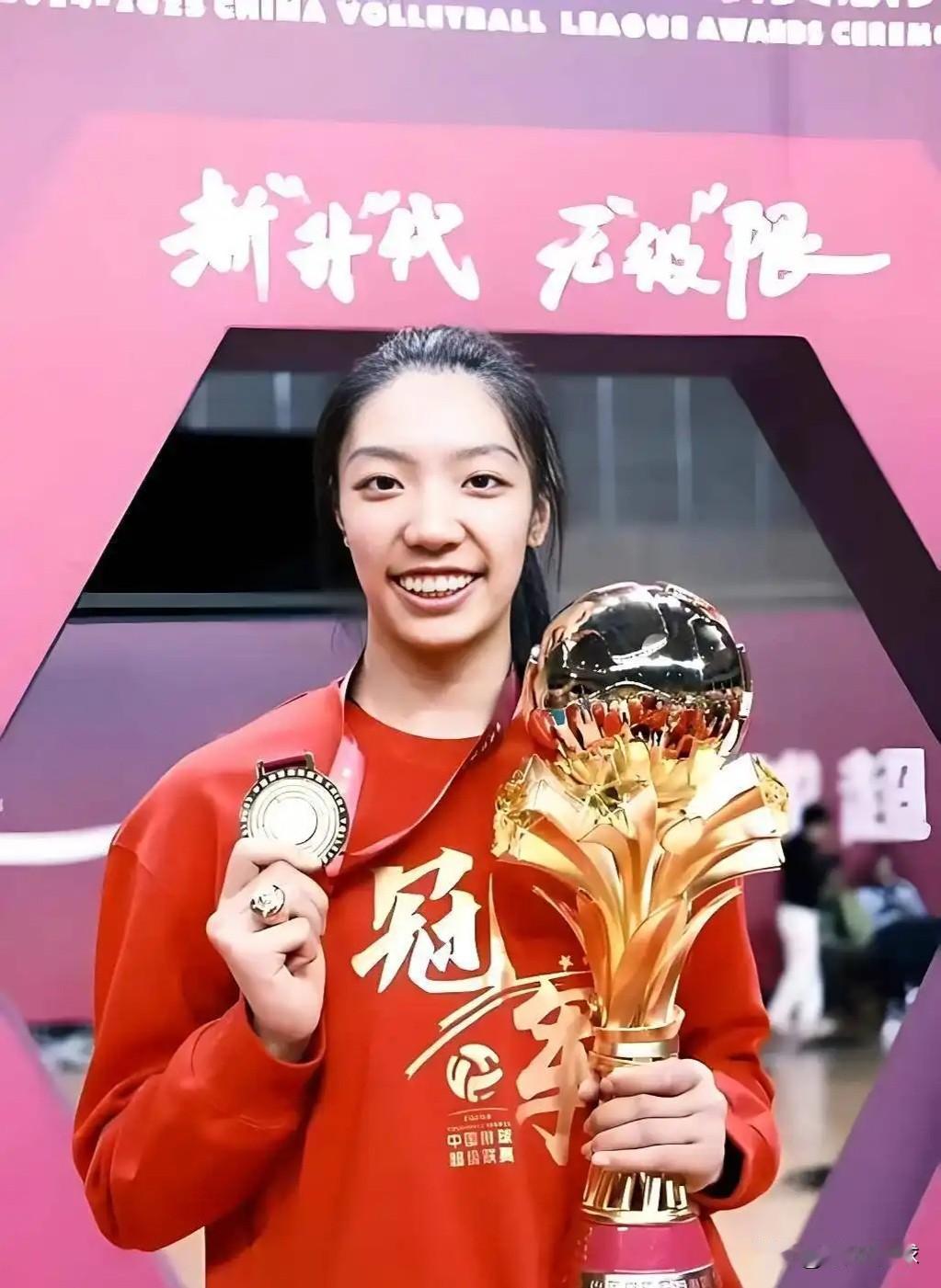 中国女排的小将还是要珍惜国家队的平台，在比赛中好好表现自己，技术特点符合俱乐部的