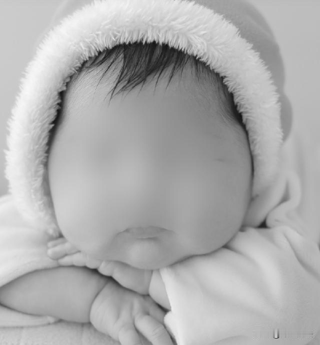 杭州，奉先生跟老婆迎来了自己的小孩，看着孩子活泼可爱，奉先生夫妻俩可开心坏了。为