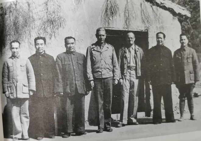 除了那两个外国人，其他都是延安的精英人物，都是中国的中流砥柱，后来都成为正国级领