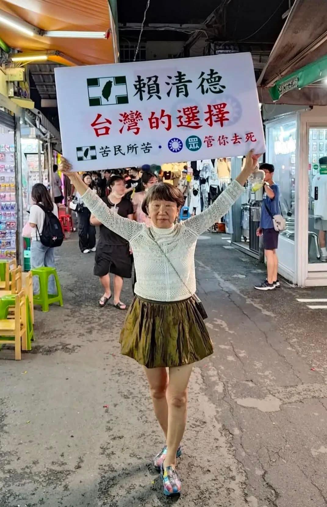 看看这只老青鸟，顽固不化，冥顽不灵