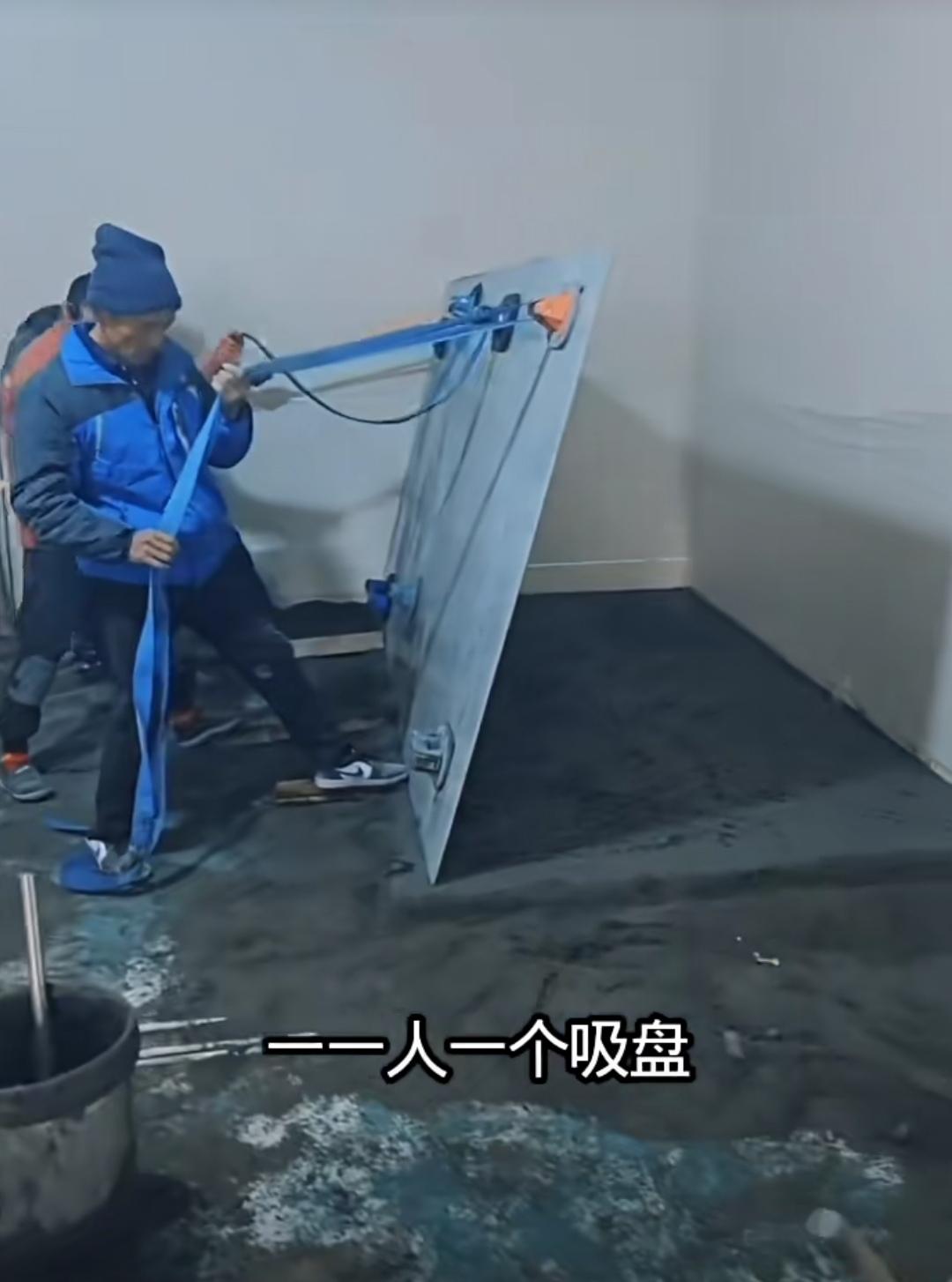 铺贴1200×2400的大板瓷砖，靠绳子拉着吸盘慢慢下放，就能保证瓷砖不破吗？我