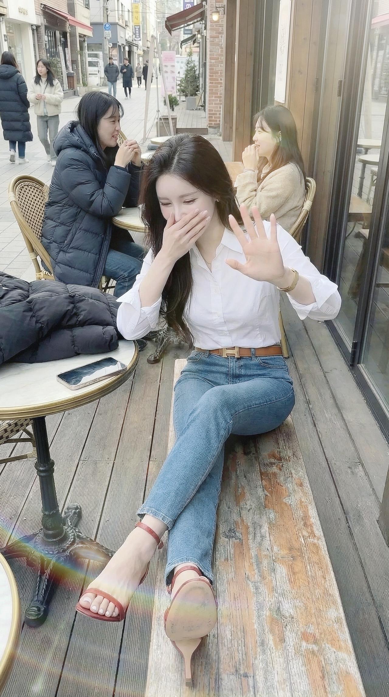 我再也不会觉得任何一个女孩比你更加可爱如果有那就是明天的你