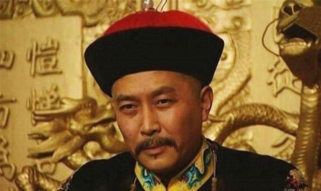 野史:1735年,兵部想把岳钟琪“斩立决”,雍正说再等几天,谁料几天后雍正暴毙。