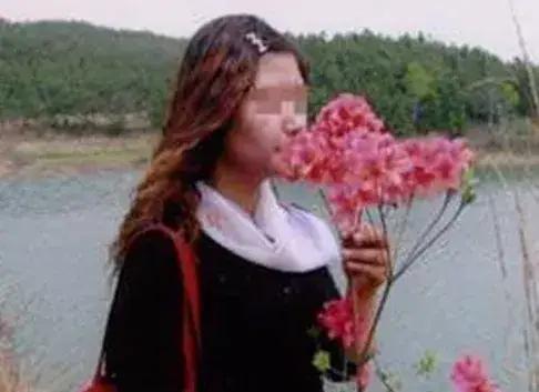 2002年，武汉，一个女大学生被老师叫到办公室，追问说：“快说，你和黑人有没有发