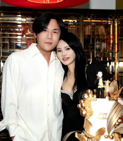 秦昊47岁生日遇结婚十周年伊能静精心策划惊喜满满
