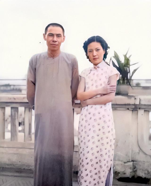 1965年，杜月笙的四姨太姚玉兰外出打牌，突然感到全身发热，焦躁不安，她心中涌起