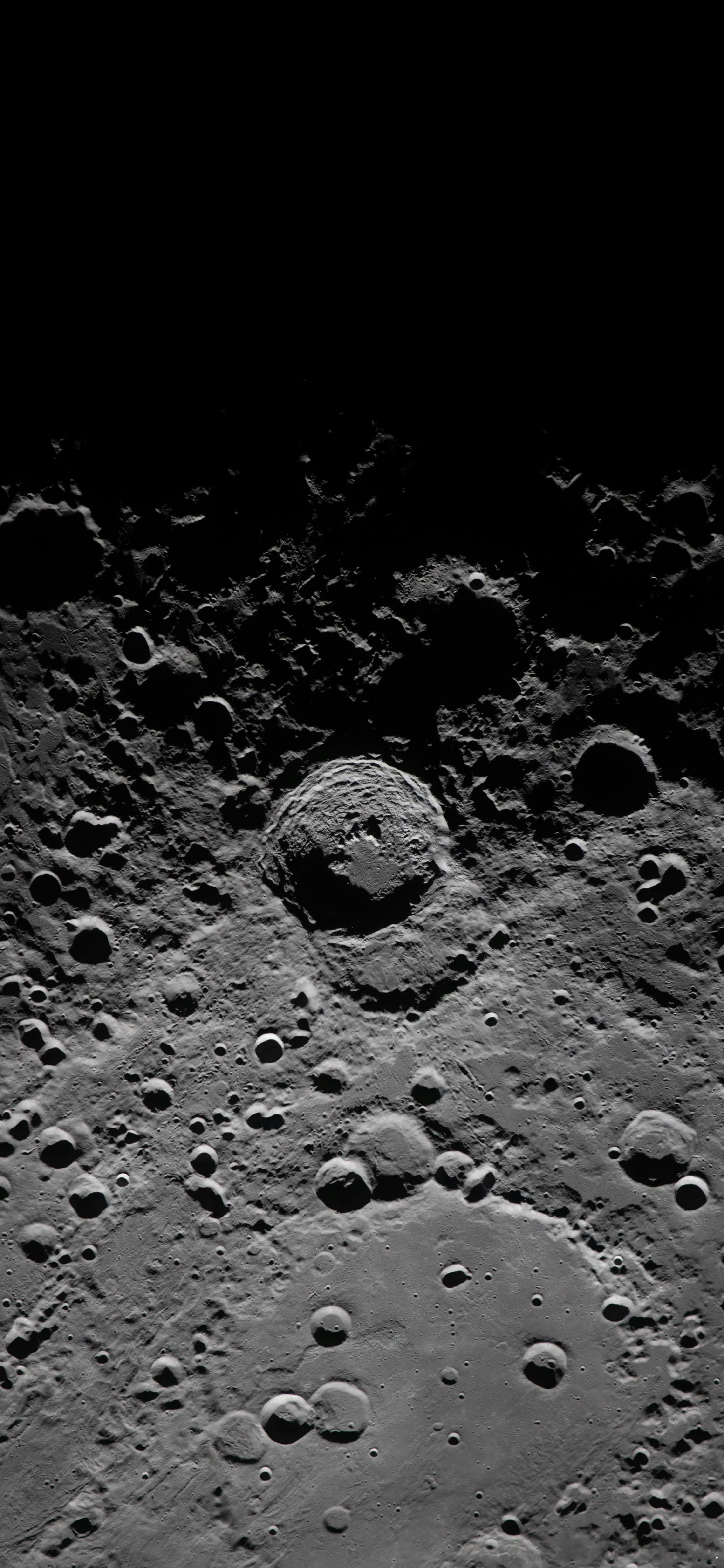 NASA发布有史以来最清晰的月球照片难怪之前有句骂人的话叫：你的脸跟月球表面一样