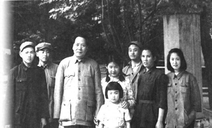 毛主席为何将两个亲生女儿取姓李？李讷却坚持要用毛姓，背后的原因是什么？1942