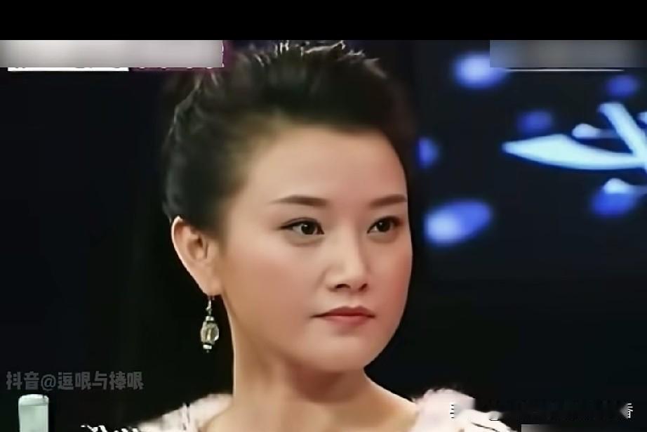 在早期《艺术人生》访谈节目里，受邀嘉宾是歌唱家宋祖英。朱军问道：“你觉得你漂亮吗