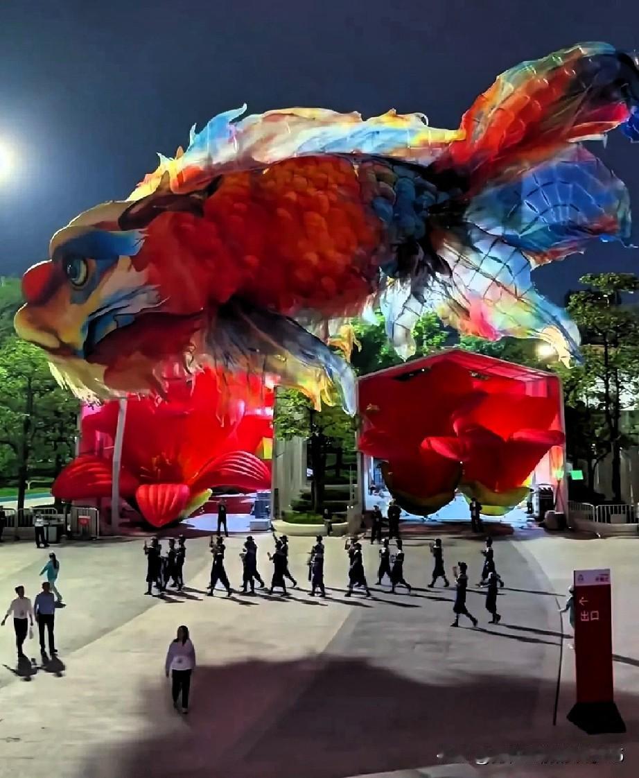 全运会开幕式巨型“神鱼”解密：番禺600年非遗鳌鱼，20人丝线操控飞天全运