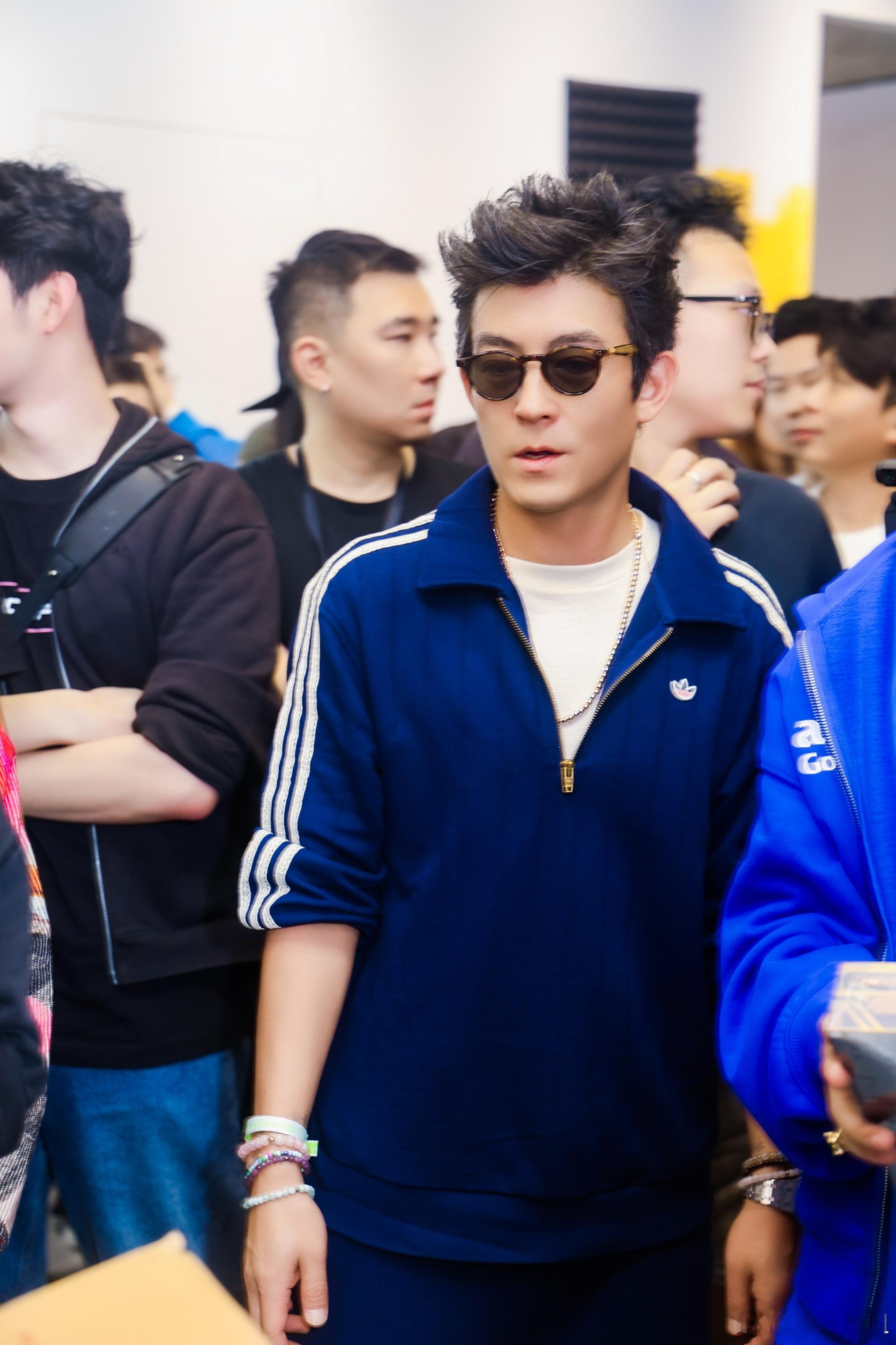 被陈冠希翻牌的拽姐陈冠希认证的拽姐哦莫！陈冠希的潮流雷达又响了！大家都刷到他打