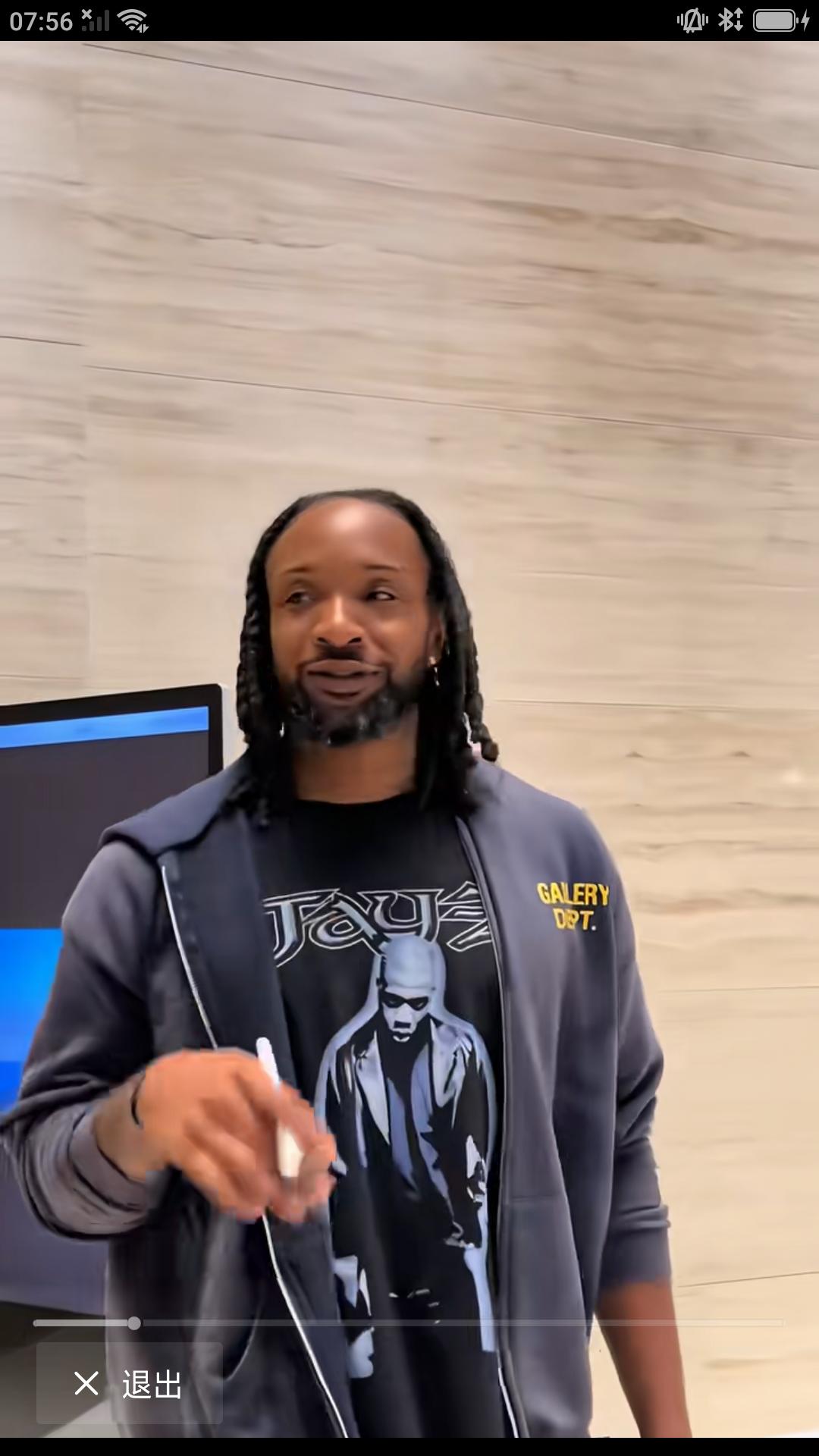 【威尔斯受伤病影响状态低迷面临被裁，昔日辽篮小龙实属无奈啊。】据自媒体人导演我躺