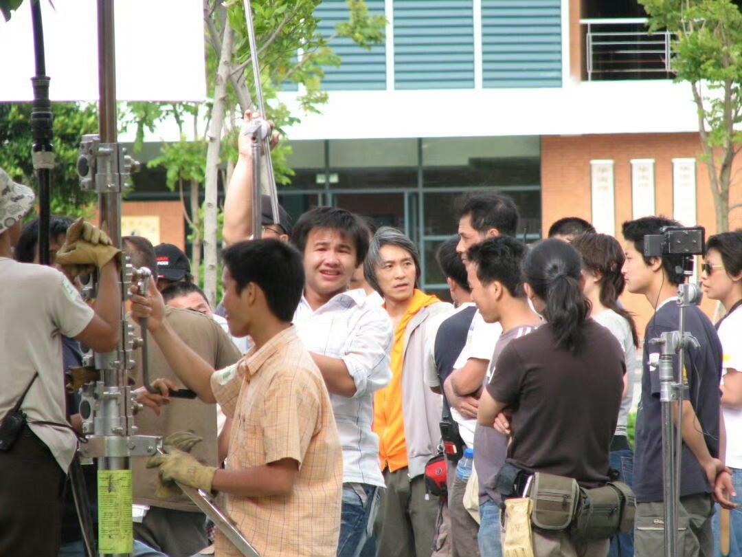 一组20年前的老照片曝光，年轻时的周星驰状态令人感慨，网友:镜头下的星爷原来是这