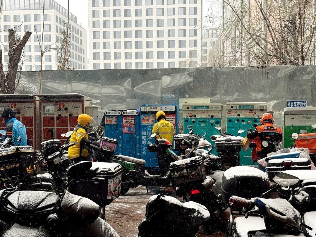 限速一半难生存，扛不住了！12月1日，电动车新国标过渡期结束，25km/h限速