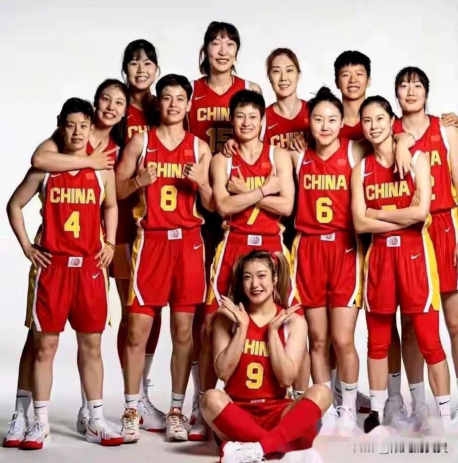 中国篮球应该觉醒了。现在的中国男篮和中国女篮，无论参加哪一级别的比赛，感觉到