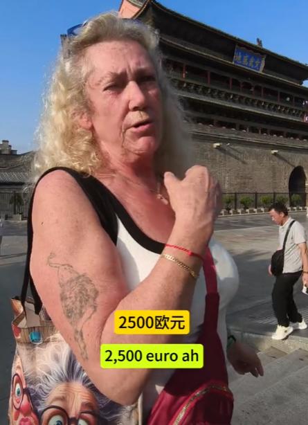 这下真实现了欧洲挣钱中国花！陕西西安，一位61岁的挪威阿姨来旅游，结果被这里的物