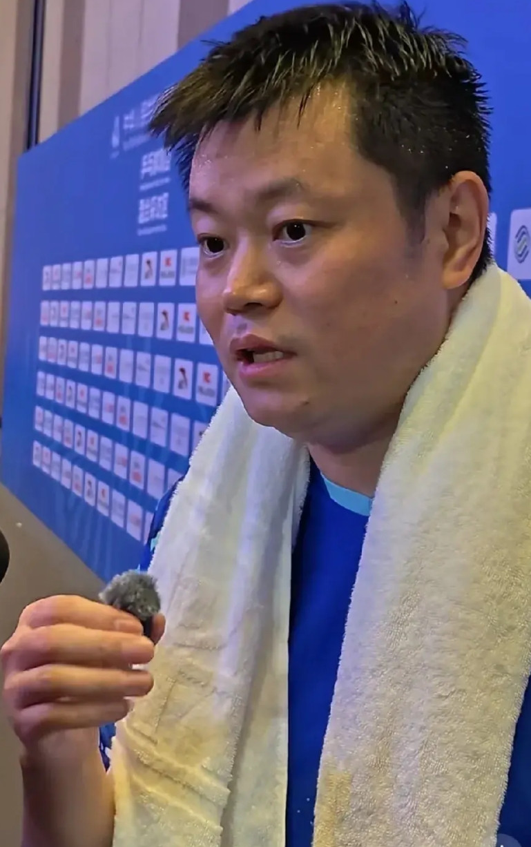 侯老师真是让我改观了，以前以为他解说是情绪过重。这次刷到他比完赛，不仅拉着王