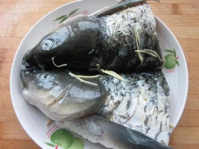为什么鱼头没有多少肉，却要对着桌子上最尊贵的人。 2009年，一位在上海教法
