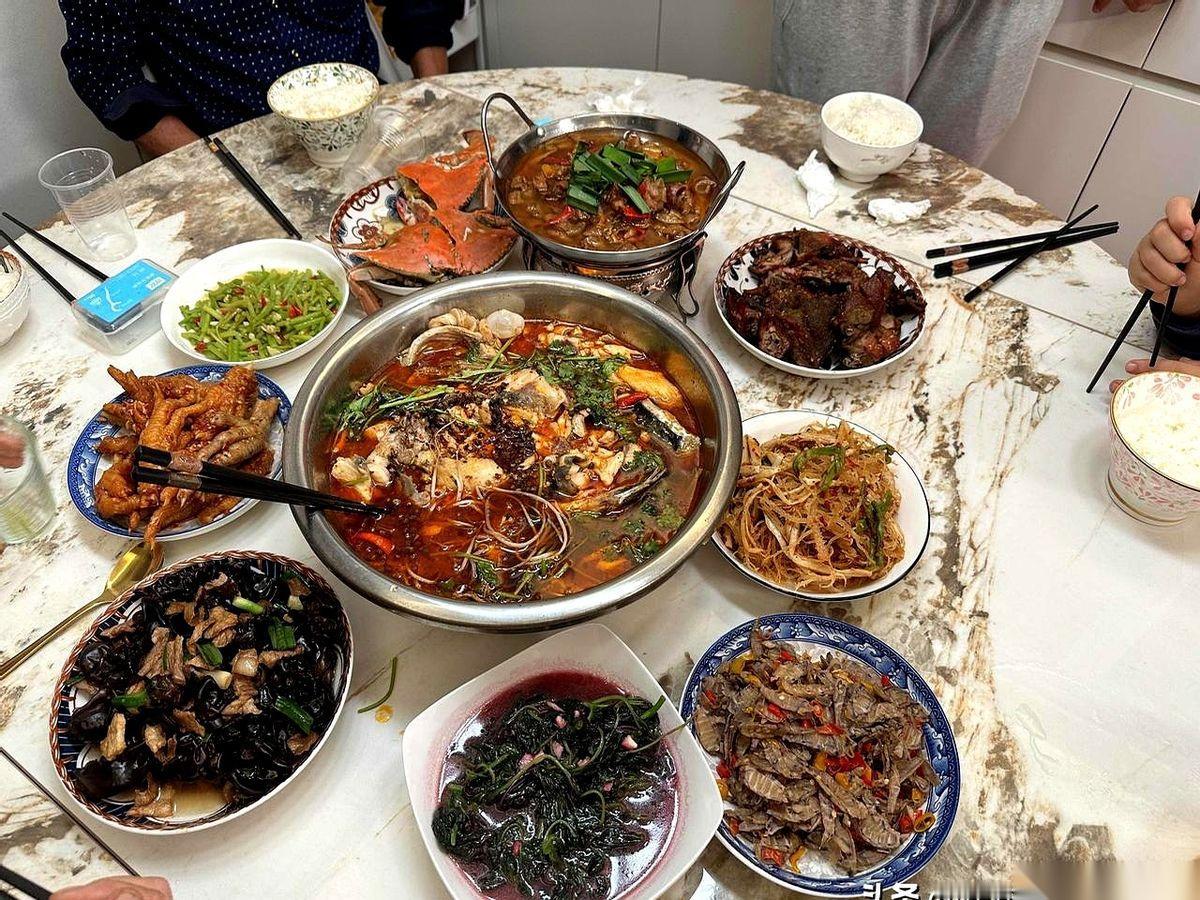 送走我妈他们，请阿姨把全屋里里外外搞了一遍，被子全换了，晒了。世界终于清净了。