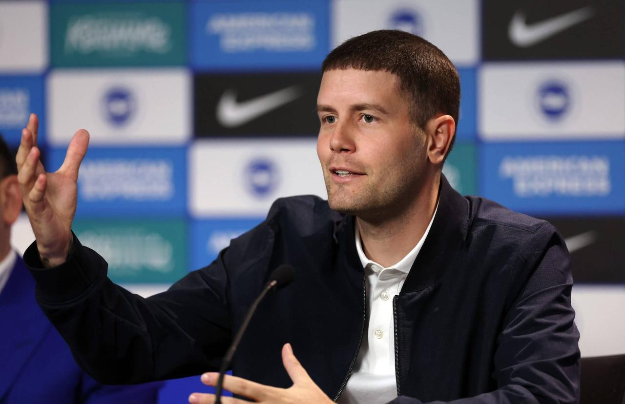 13轮联赛仅一胜，布莱顿主教练许尔策勒也排在了下课榜第一。相比于上赛季拿了61