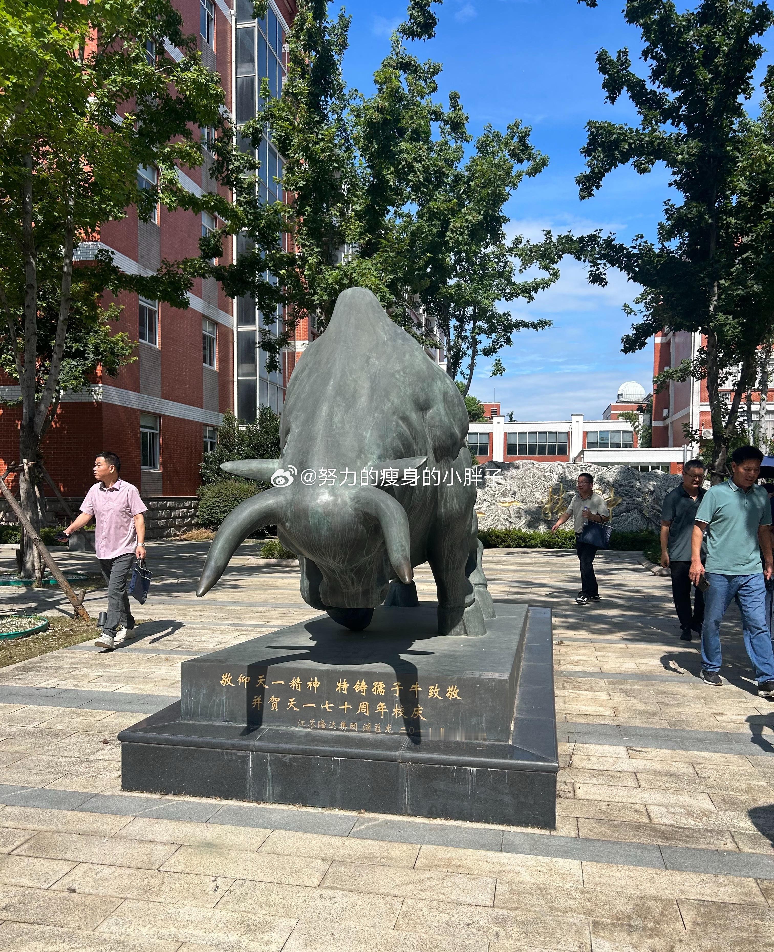 巨无霸中学为何越来越多60多个班，感觉还可以，90多个班好夸张，跟我娃同一届的，