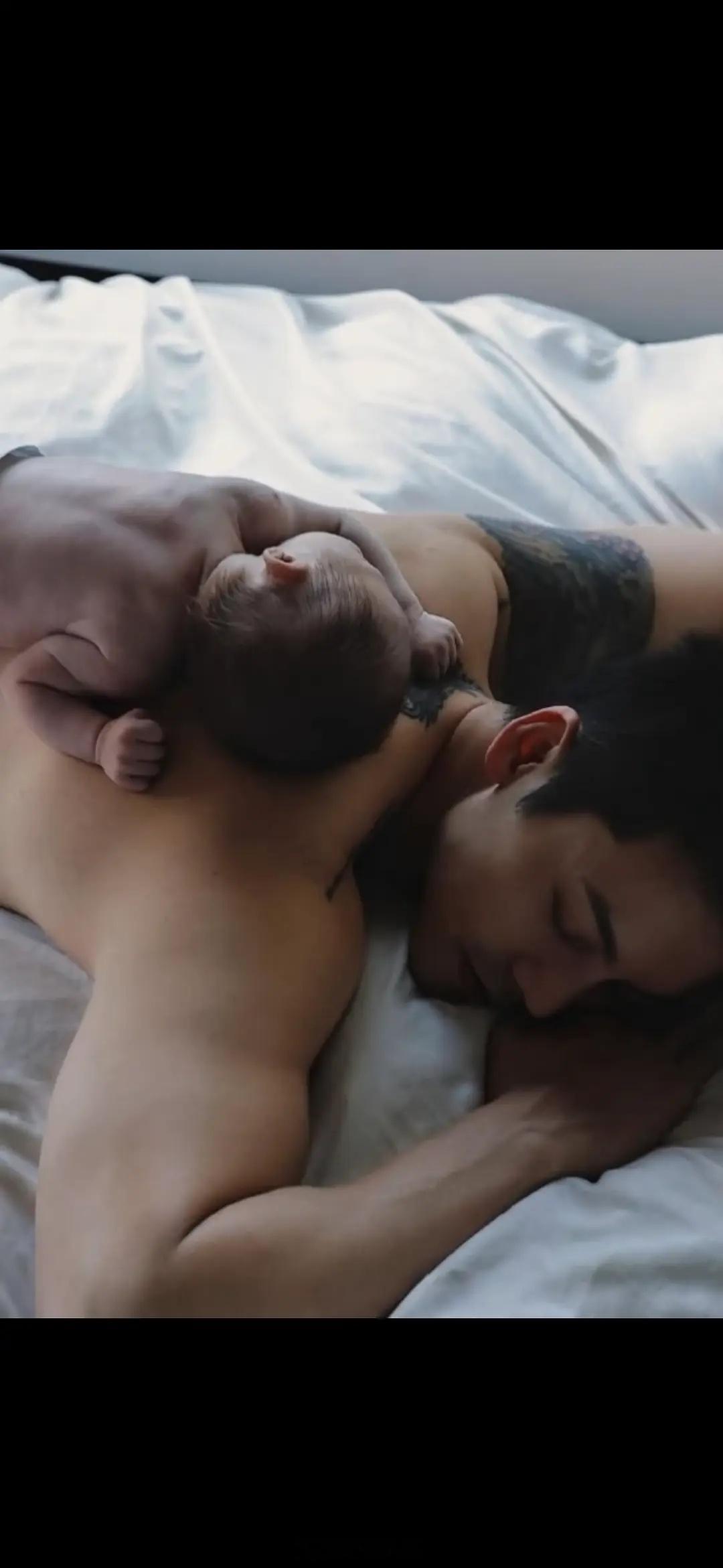 何穗晒老公陈伟霆和儿子