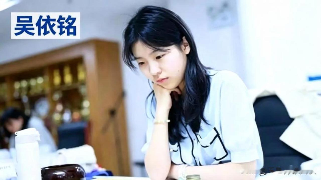 两代"魔女"纹秤对话，芮乃伟不敌吴依铭，但传奇永不谢幕中国女子名手赛8强战，芮