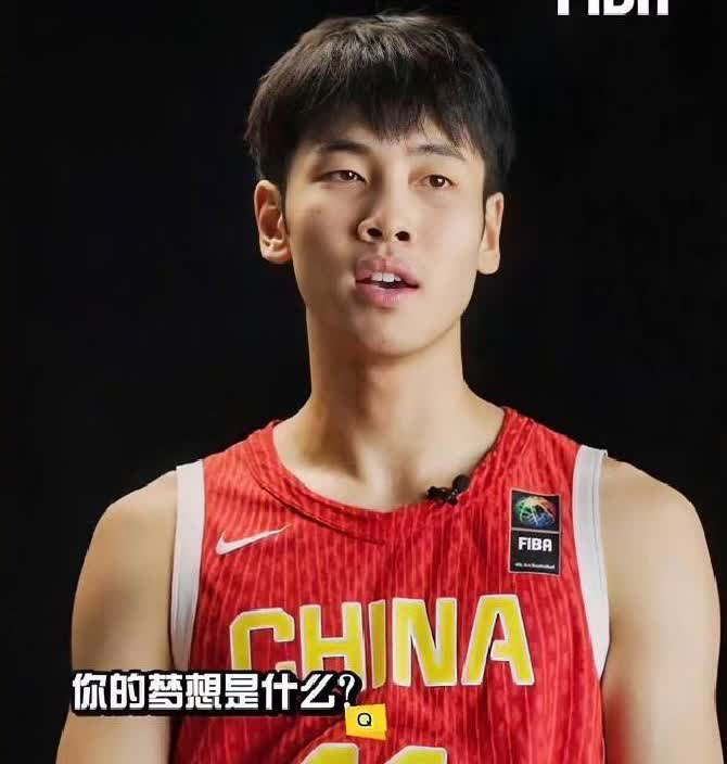 好家伙，CBA还没焐热，人就飞了？18岁的张博源，中国第一高中生，被美国