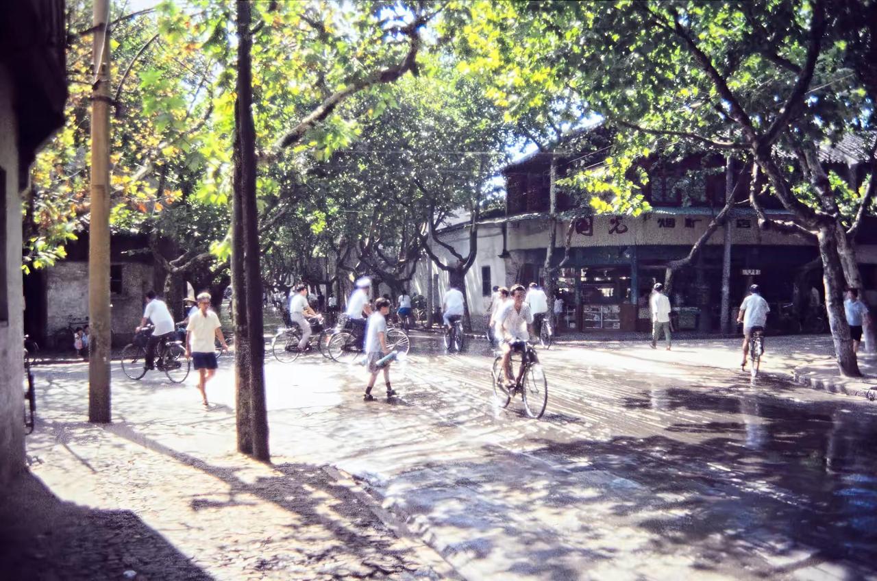 44年前的苏州国光烟糖商店