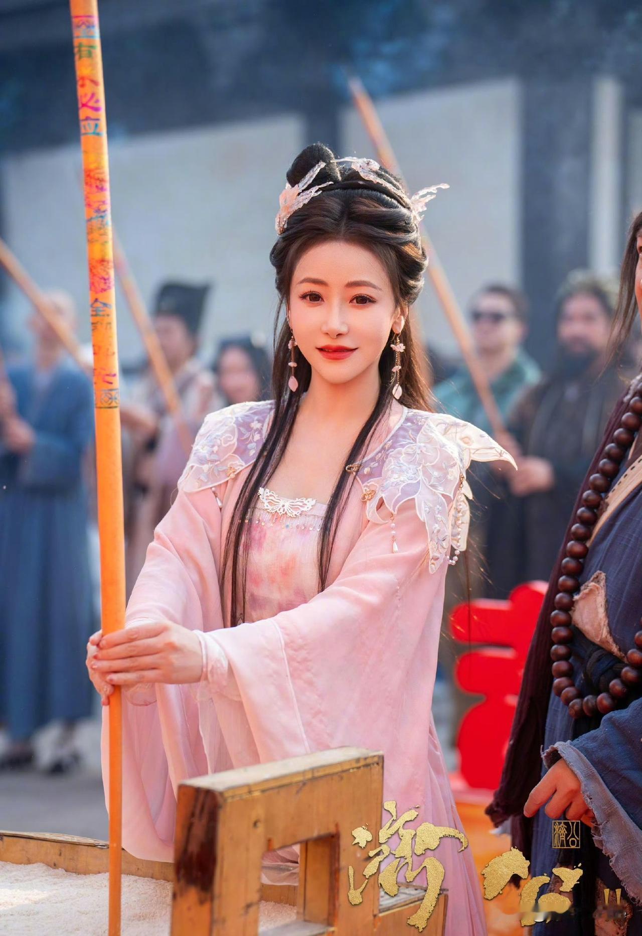 12月17日，《济公活佛2》开机！陈紫函发文称，“胭脂回归，15年的老朋友又相