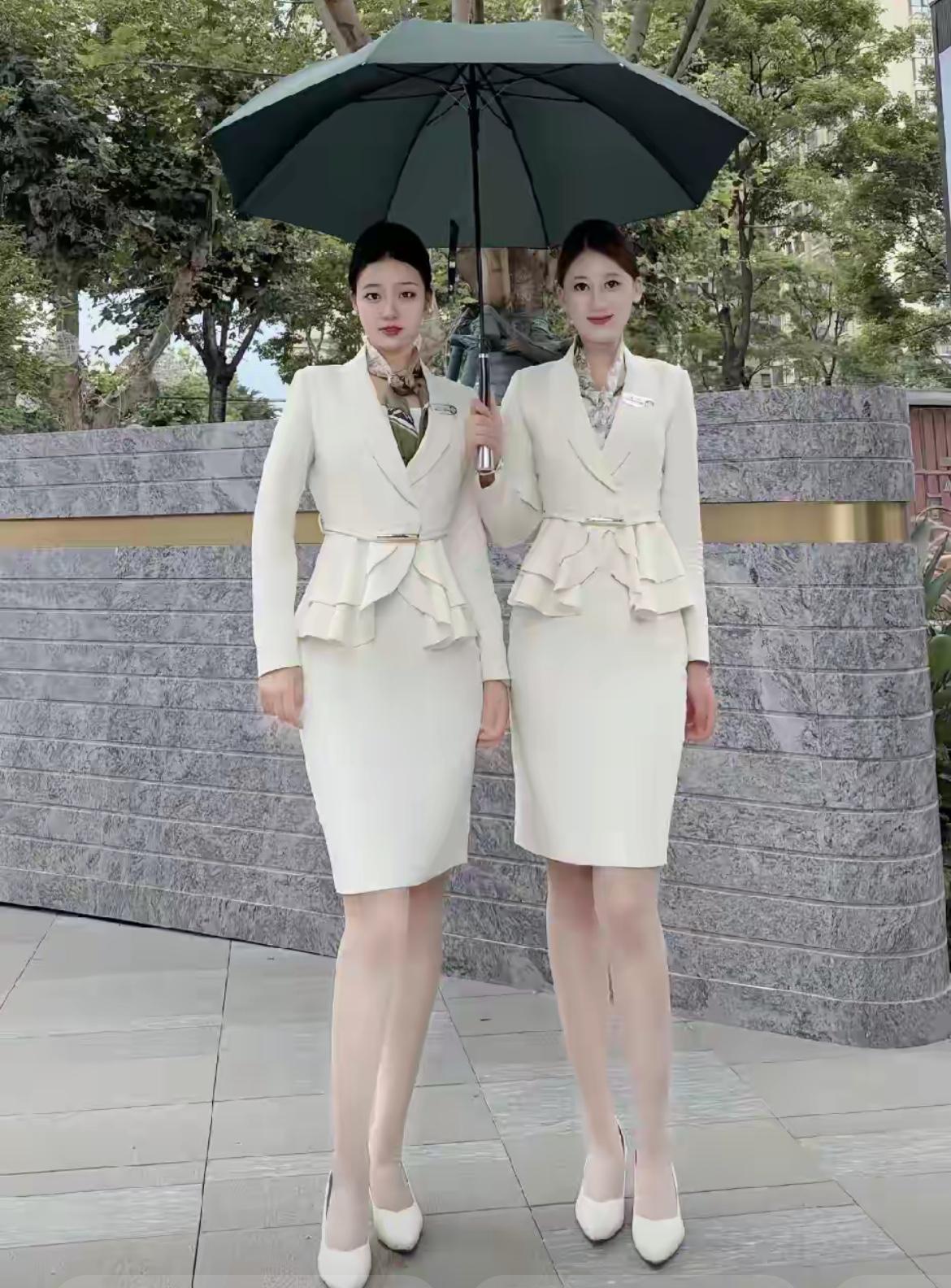 如果你是机长，你选择谁当乘务长呢？