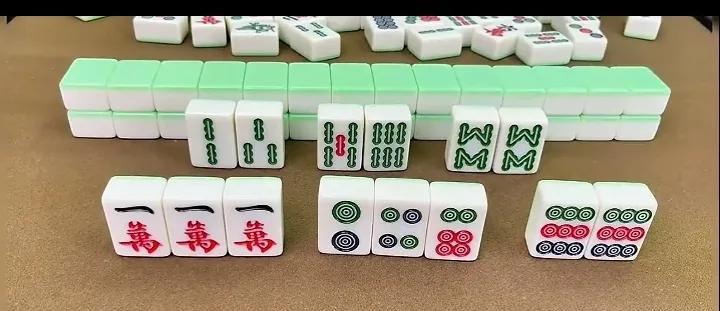 此牌拿来一张2饼，您会留住还是打掉它呢？告诉你，打它就错了，而且错的离谱！首先