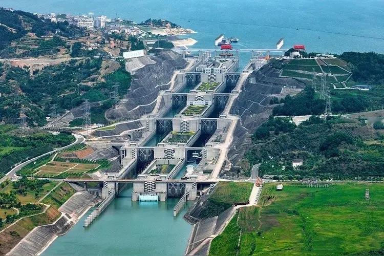 一条“75亿水库大坝被曝偷工减料”的新闻，让网友瞬间炸锅：这瓜比大坝还结实，啃都