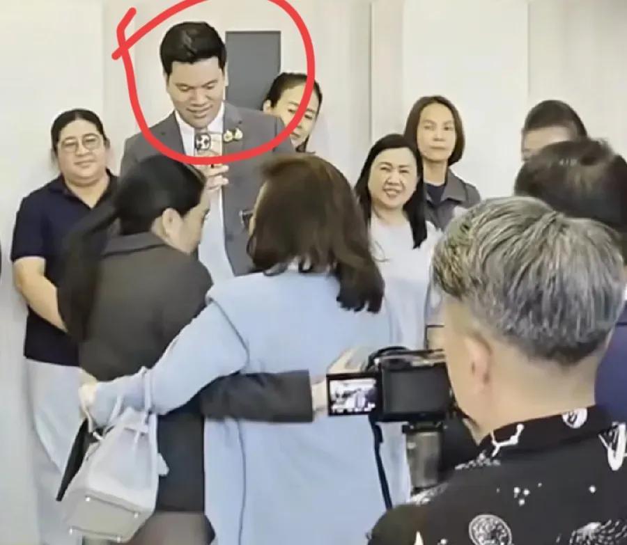 其实佩通坦被罢免，对她来说也不是坏事情，以后远离纷争，回家做一个家庭主妇，也是人